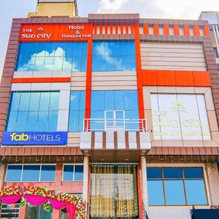 Capital O 64299 Hotel Suncity Juhi Bari Zewnętrze zdjęcie