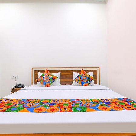 Capital O 64299 Hotel Suncity Juhi Bari Zewnętrze zdjęcie