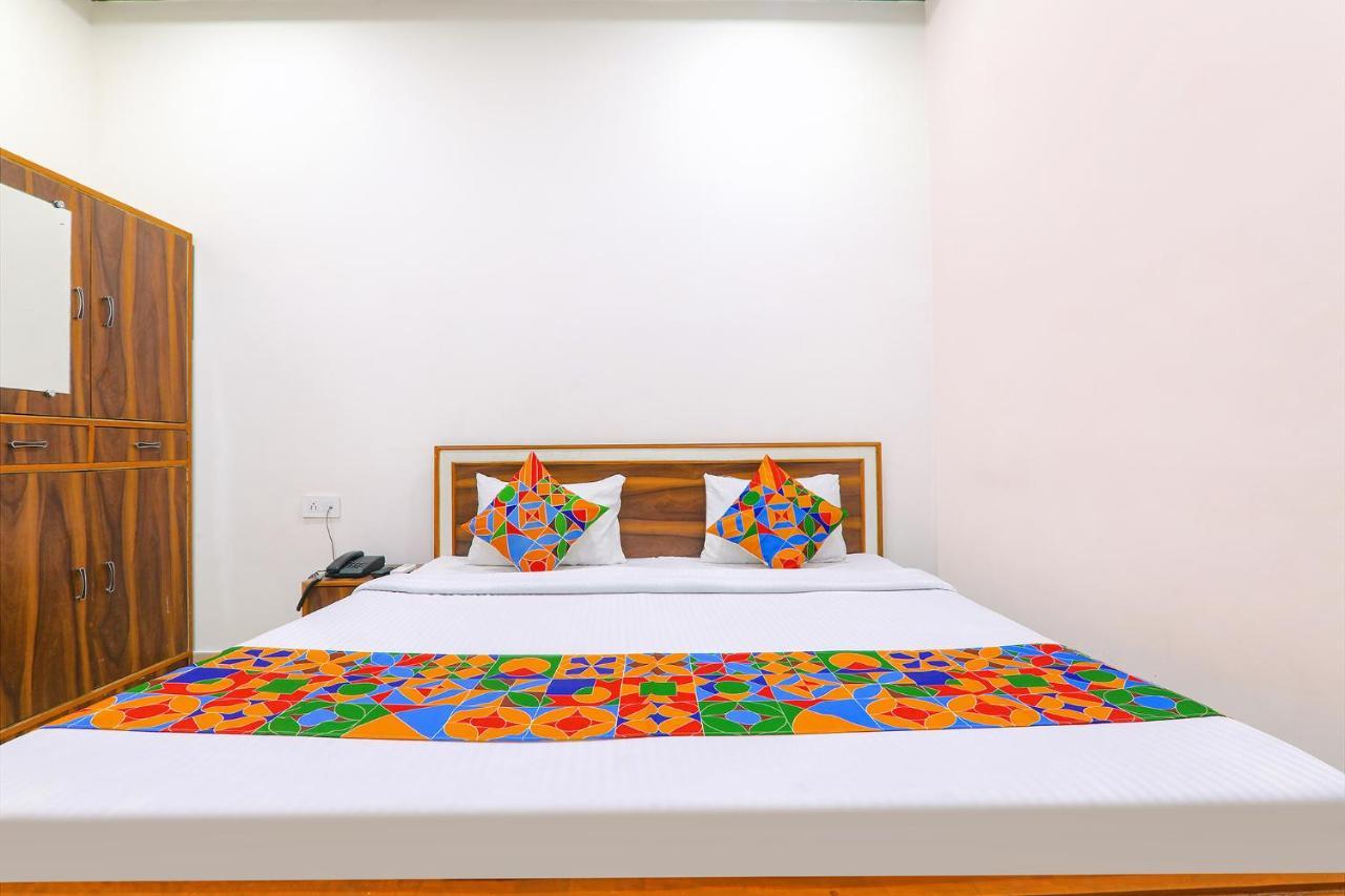Capital O 64299 Hotel Suncity Juhi Bari Zewnętrze zdjęcie