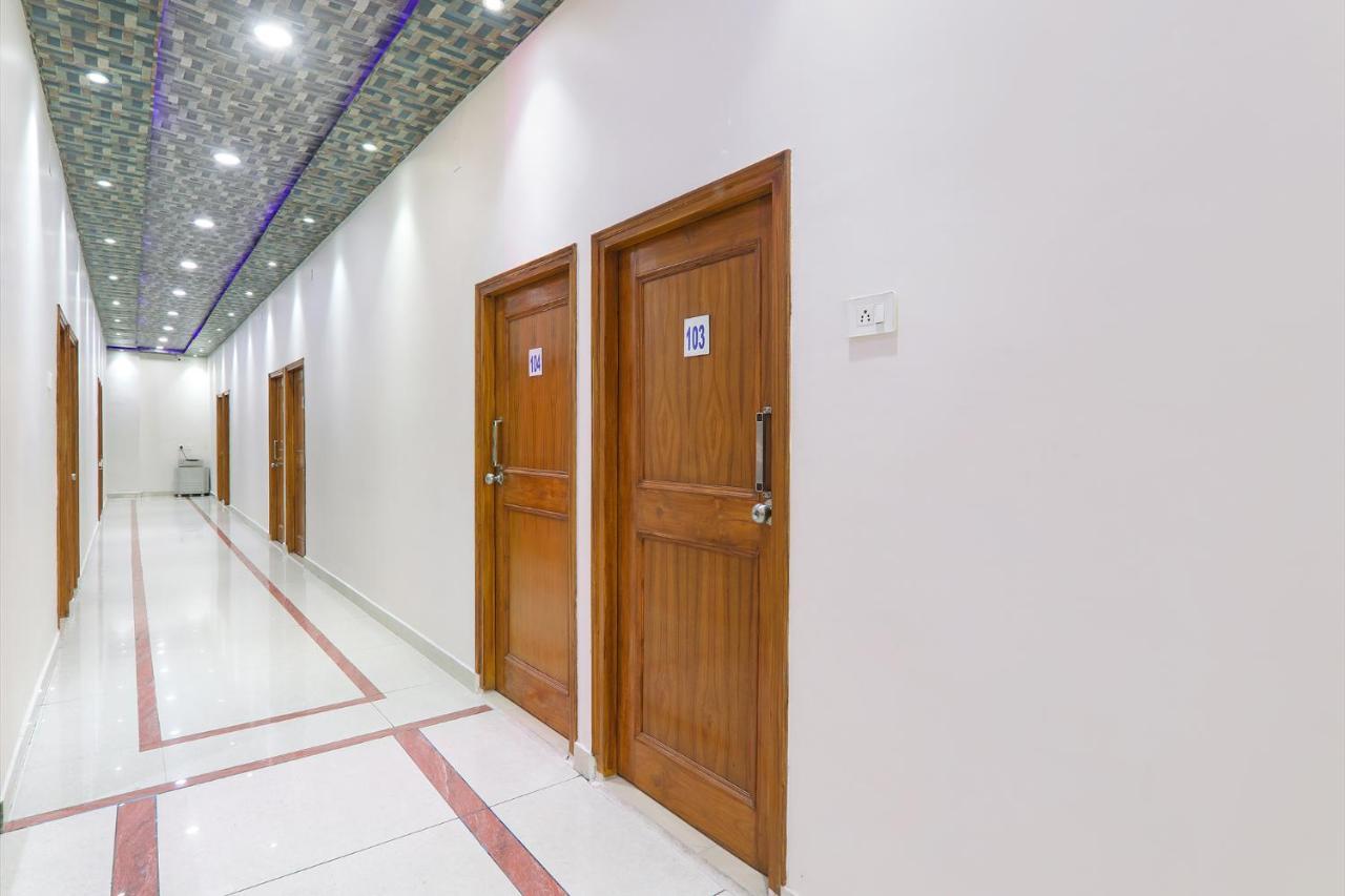Capital O 64299 Hotel Suncity Juhi Bari Zewnętrze zdjęcie